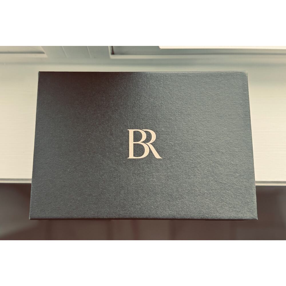 Banana‎ Republic box